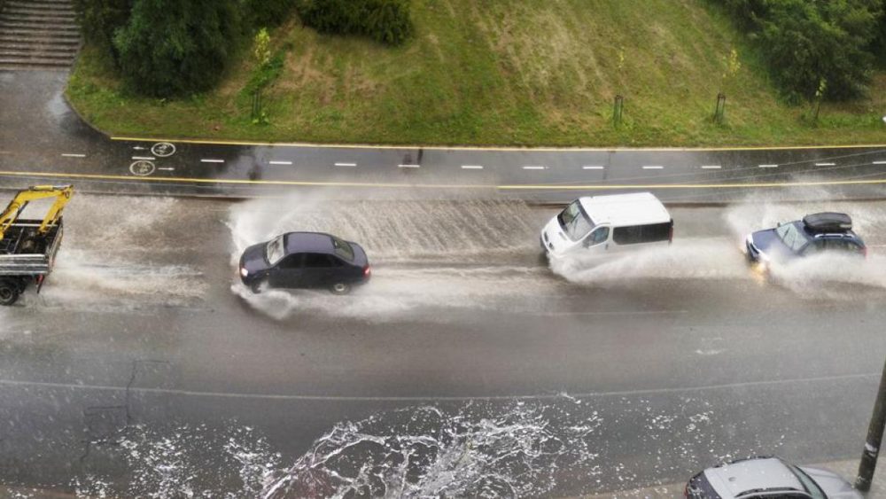 Balsas de agua en la autovía: el peligro inesperado - balsas de agua Balsas de agua en la autovía: el peligro inesperado - balsas de agua