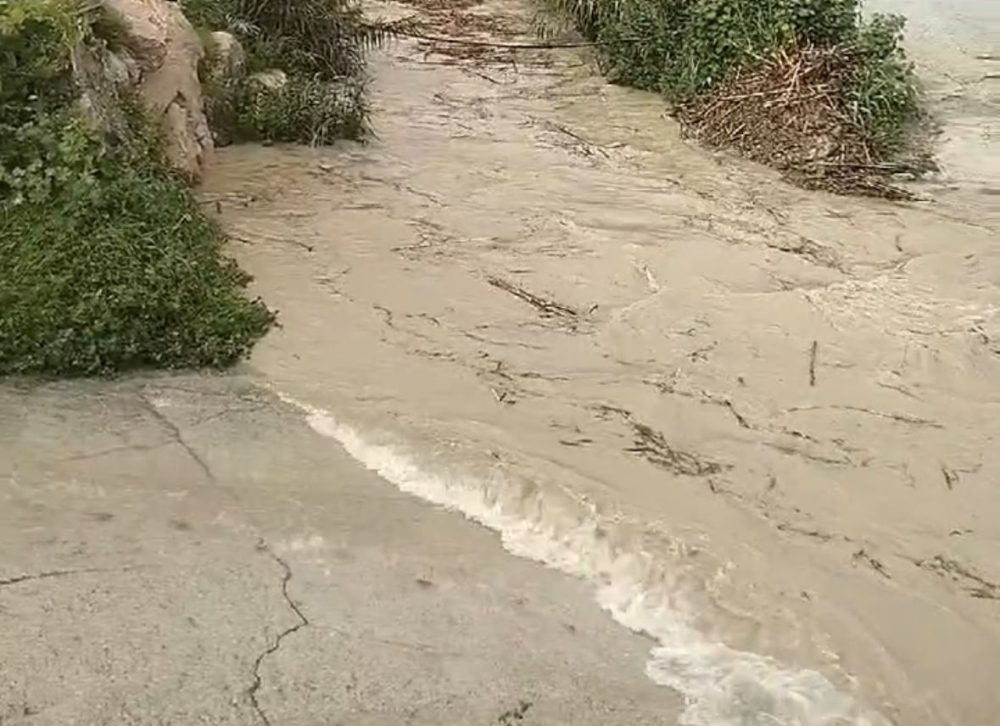 Desactivado el aviso naranja, aunque se mantiene la previsión de lluvias - rio manilva El río Manilva desbordado este pasado viernes.