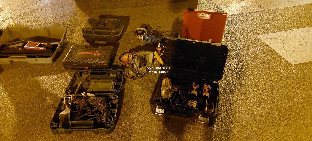 Dos detenidos en Casares tras ser sorprendidos in fraganti robando en un estanco - robo 2 Dos detenidos en Casares tras ser sorprendidos in fraganti robando en un estanco - robo 2