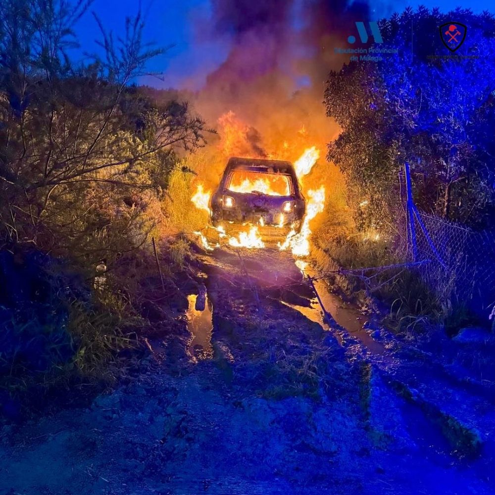 Un coche calcinado tras un incendio junto a la planta de reciclaje de Cártama - 487755914 18361785151132513 3365022883345359847 n Un coche calcinado tras un incendio junto a la planta de reciclaje de Cártama - 487755914 18361785151132513 3365022883345359847 n