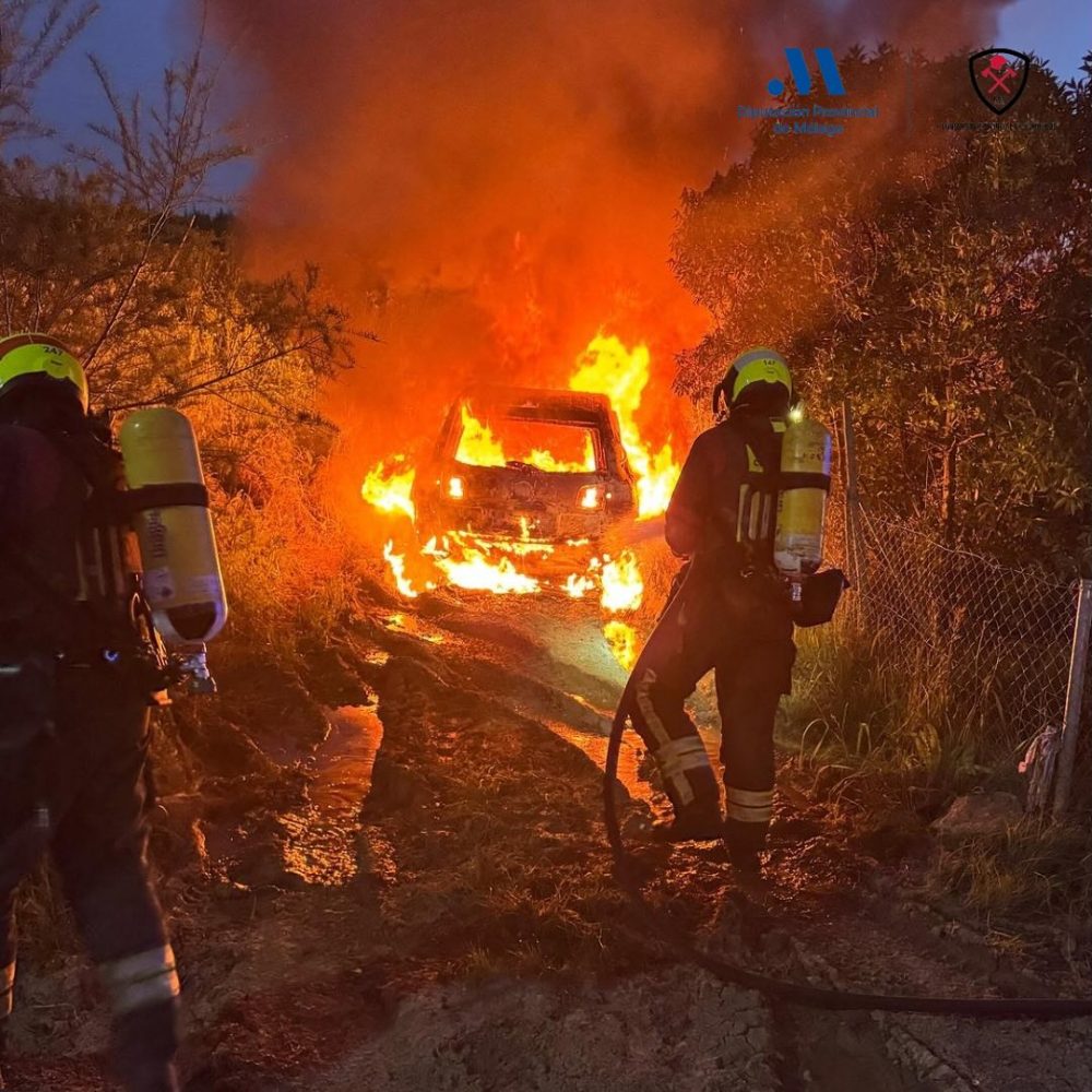 Un coche calcinado tras un incendio junto a la planta de reciclaje de Cártama - 487832131 18361785124132513 7198708983389316197 n Un coche calcinado tras un incendio junto a la planta de reciclaje de Cártama - 487832131 18361785124132513 7198708983389316197 n