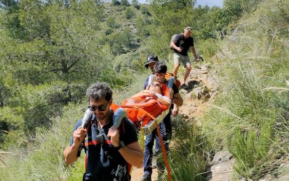 Rescate en el mirador de Los Gitanos: Bomberos de Marbella auxilian a una excursionista - 488034736 999274338974552 8582835964008005324 n e1743683425588 Rescate en el mirador de Los Gitanos: Bomberos de Marbella auxilian a una excursionista - 488034736 999274338974552 8582835964008005324 n e1743683425588