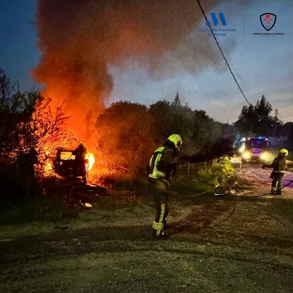 Un coche calcinado tras un incendio junto a la planta de reciclaje de Cártama - 488461301 18361785133132513 6131775208240246275 n Un coche calcinado tras un incendio junto a la planta de reciclaje de Cártama - 488461301 18361785133132513 6131775208240246275 n