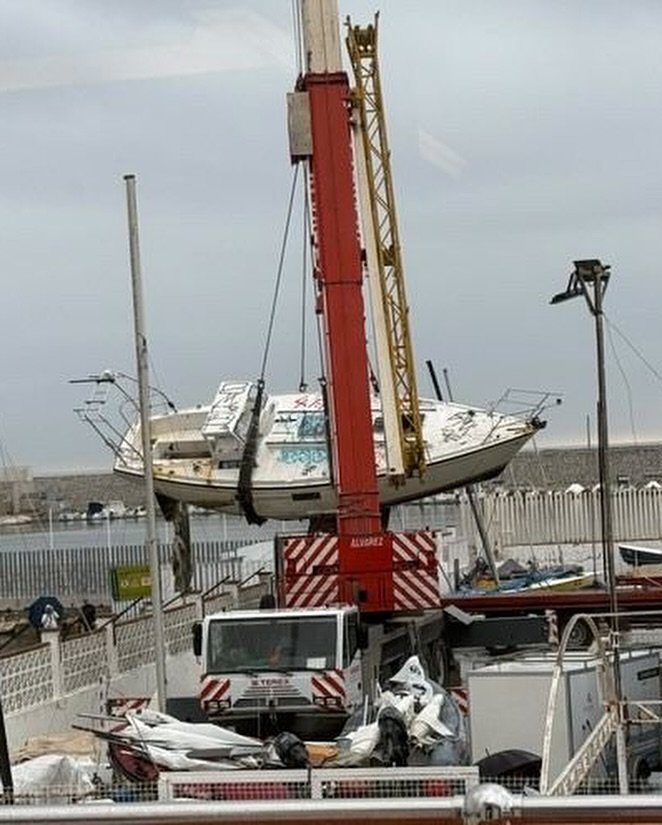Retiran la embarcación de la playa de Fuengirola en la que encontraron el cadáver de un alemán de 56 años - 488598513 18057951074153697 1477535664961022784 n Retiran la embarcación de la playa de Fuengirola en la que encontraron el cadáver de un alemán de 56 años - 488598513 18057951074153697 1477535664961022784 n