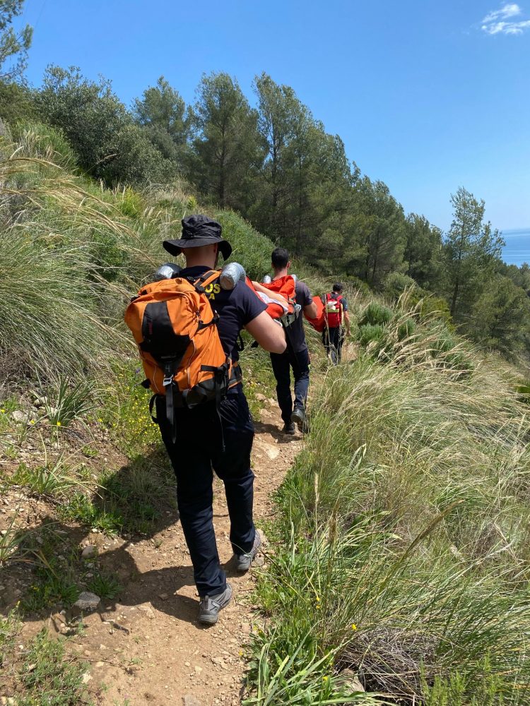 Rescate en el mirador de Los Gitanos: Bomberos de Marbella auxilian a una excursionista - 488643835 999275698974416 1792007890622778945 n Rescate en el mirador de Los Gitanos: Bomberos de Marbella auxilian a una excursionista - 488643835 999275698974416 1792007890622778945 n