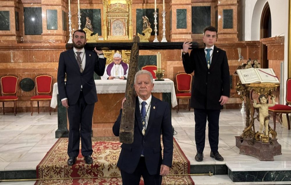 Un Vía Crucis al Calvario atípico en Estepona: la lluvia obliga a celebrarlo en el interior del templo - 492117066 1272310164899603 7618440296743487357 n e1744743978478 Un Vía Crucis al Calvario atípico en Estepona: la lluvia obliga a celebrarlo en el interior del templo