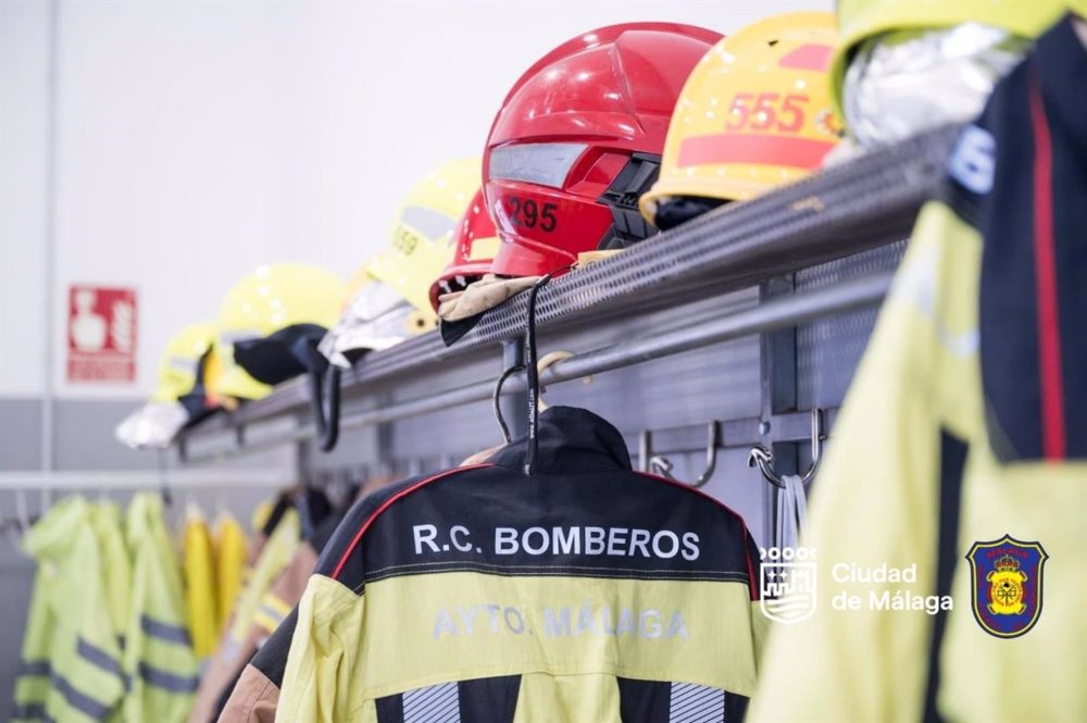 Bomberos extinguen un incendio en una vivienda en Palma Palmilla en Málaga - Bomberos Bomberos extinguen un incendio en una vivienda en Palma Palmilla en Málaga - Bomberos