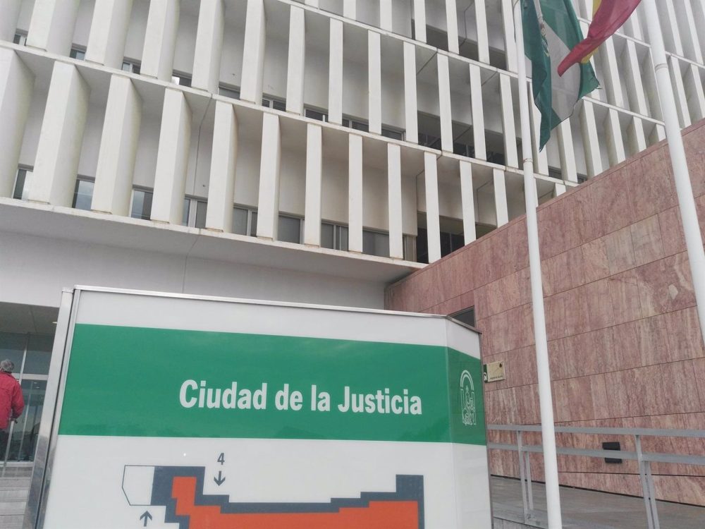 Piden seis años para un hombre por intentar matar a otro al que clavó un cuchillo en el pecho - Ciudad Justicia Malaga Piden seis años para un hombre por intentar matar a otro al que clavó un cuchillo en el pecho - Ciudad Justicia Malaga