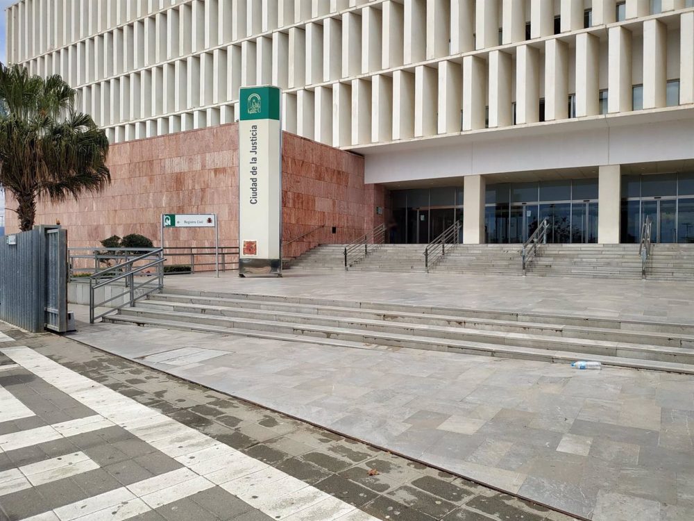 Juzgan a un acusado de dar puñetazos y patadas durante horas a su pareja a la que encerró en casa - Ciudad de la Justicia Malaga 1 Juzgan a un acusado de dar puñetazos y patadas durante horas a su pareja a la que encerró en casa - Ciudad de la Justicia Malaga 1
