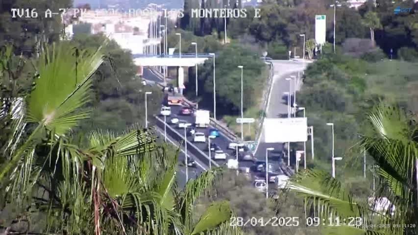 Un accidente múltiple en la A-7 provoca retenciones de más de 4 kilómetros en la entrada a Marbella - GpmuXVPWIAAzKc5 Un accidente múltiple en la A-7 provoca retenciones de más de 4 kilómetros en la entrada a Marbella - GpmuXVPWIAAzKc5
