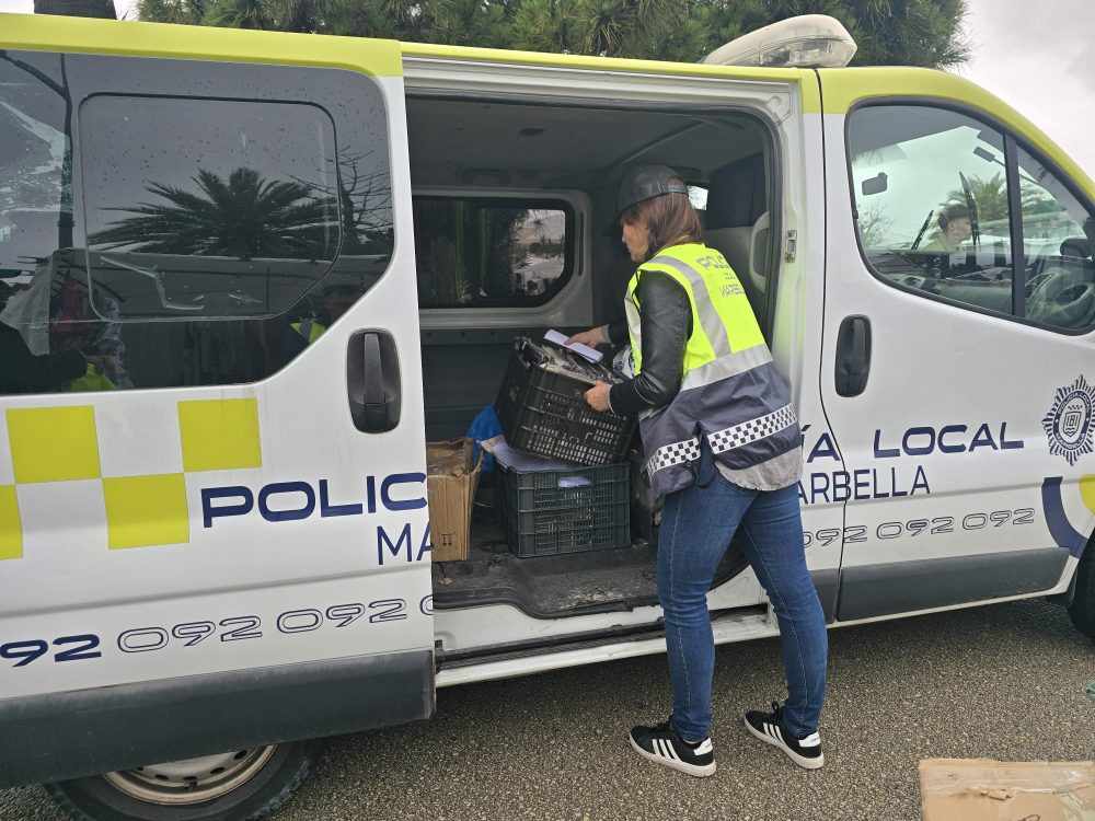 Intervienen casi mil productos falsificados en el mercadillo de Nueva Andalucía de Marbella - IMG 20250412 WA0018 Intervienen casi mil productos falsificados en el mercadillo de Nueva Andalucía de Marbella - IMG 20250412 WA0018
