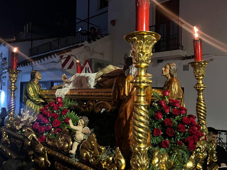 Mijas enmudece con la procesión del Santo Entierro - Mijas Santo Entierro Mijas enmudece con la procesión del Santo Entierro
