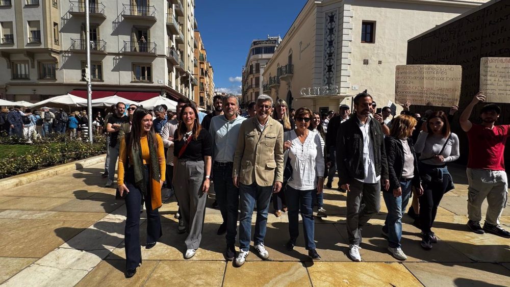 PSOE apoya reivindicaciones por el derecho a una vivienda digna: "El PP entiende la vivienda como un negocio" - PSOE Vivienda digna PSOE apoya reivindicaciones por el derecho a una vivienda digna: "El PP entiende la vivienda como un negocio" - PSOE Vivienda digna
