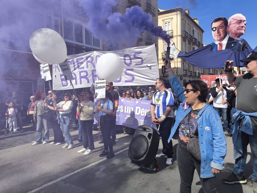 Podemos: "Hay que pinchar la burbuja y limitar los precios de la vivienda en Málaga" - Podemos manifestacion vivienda Podemos: "Hay que pinchar la burbuja y limitar los precios de la vivienda en Málaga" - Podemos manifestacion vivienda