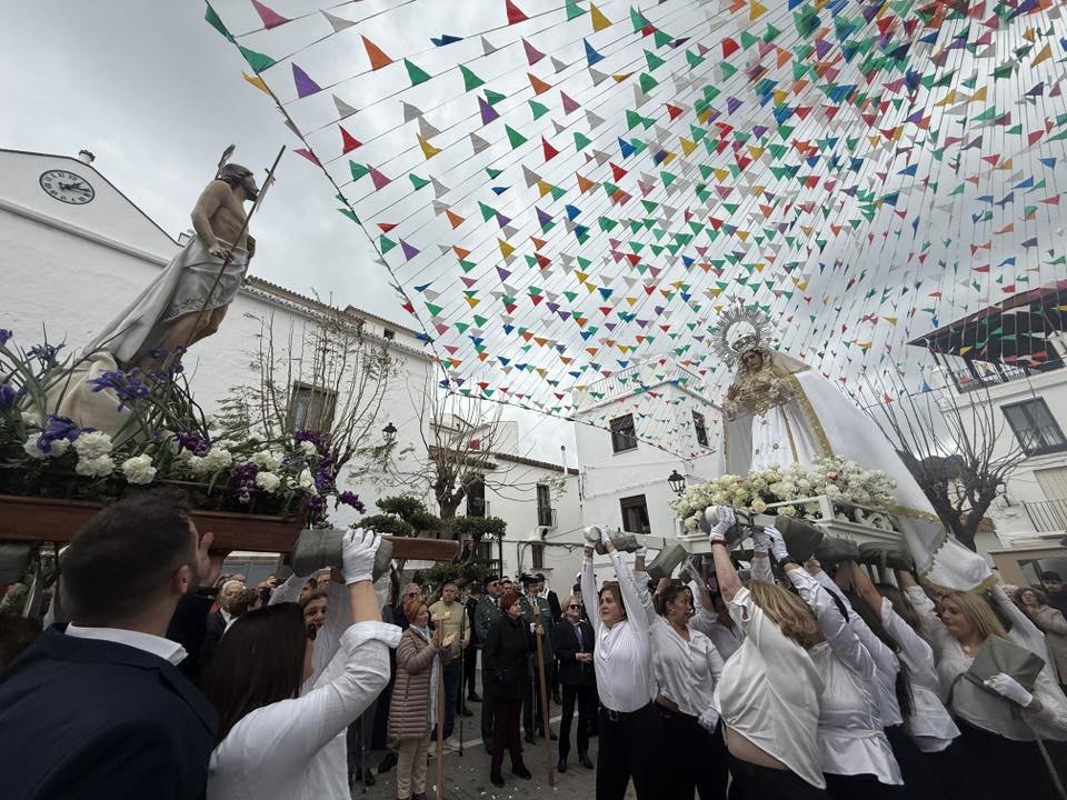La Virgen de los Dolores acompaña un año más al Resucitado en Casares - Resucitado Casares La Virgen de los Dolores acompaña un año más al Resucitado en Casares