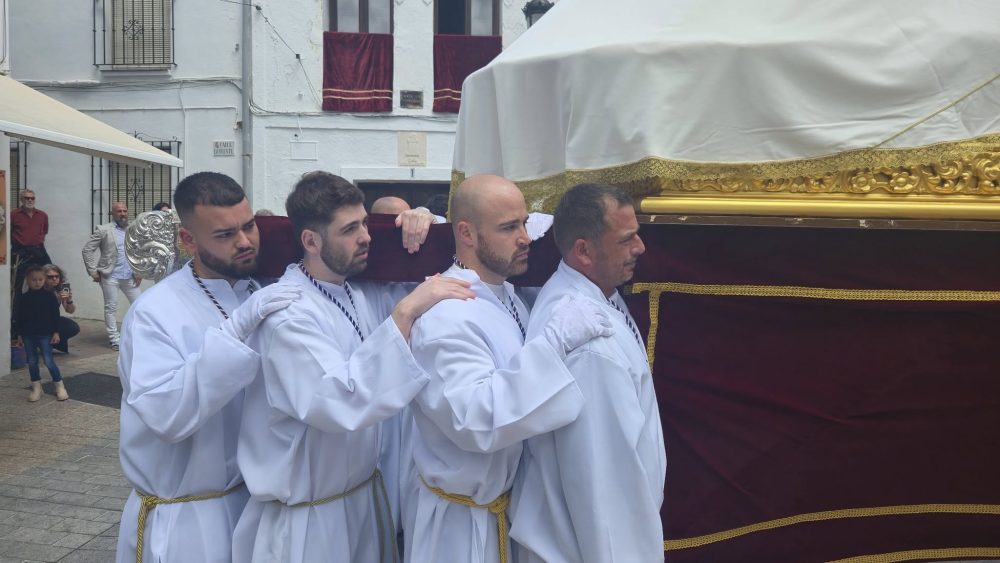 Ojén dice adiós a su Semana Santa con una procesión gloriosa - Resucitado Ojen Ojén dice adiós a su Semana Santa con una procesión gloriosa