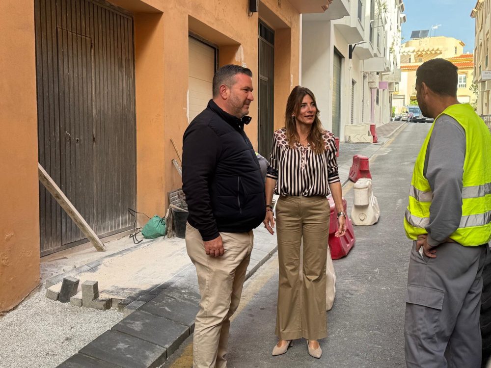 Mijas renueva tres calles de Las Lagunas con una inversión de 150.000 euros - Visita obra Ardachon 2 Mijas renueva tres calles de Las Lagunas con una inversión de 150.000 euros - Visita obra Ardachon 2