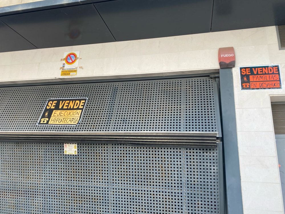 “Nos han engañado”: vecinos del Calvario denuncian la traición de la Sareb y una posible cesión a fondos buitre - WhatsApp Image 2025 04 25 at 13.02.32 1 “Nos han engañado”: vecinos del Calvario denuncian la traición de la Sareb y una posible cesión a fondos buitre - WhatsApp Image 2025 04 25 at 13.02.32 1