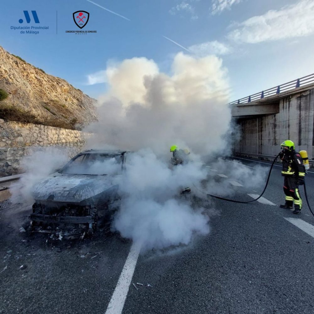 Un coche queda calcinado tras arder en la A-7 en el término municipal de Torremolinos - WhatsApp Image 2025 04 29 at 10.34.57 Un coche queda calcinado tras arder en la A-7 en el término municipal de Torremolinos - WhatsApp Image 2025 04 29 at 10.34.57