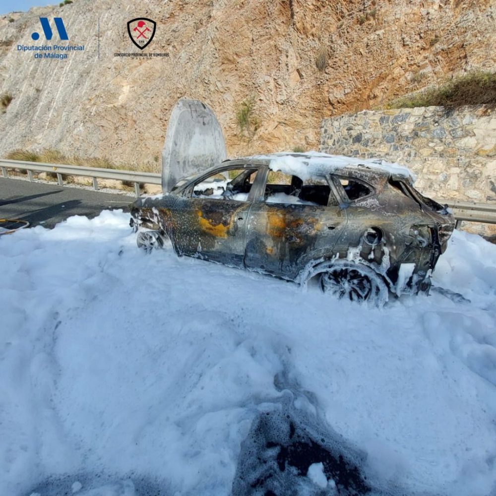 Un coche queda calcinado tras arder en la A-7 en el término municipal de Torremolinos - WhatsApp Image 2025 04 29 at 10.34.58 Un coche queda calcinado tras arder en la A-7 en el término municipal de Torremolinos - WhatsApp Image 2025 04 29 at 10.34.58