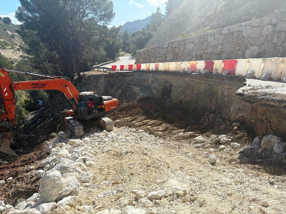 La Diputación invierte más de 2 millones de euros en la reparación de 25 carreteras de la provincia de Málaga - obras en ma 5403. en el chorro La Diputación invierte más de 2 millones de euros en la reparación de 25 carreteras de la provincia de Málaga - obras en ma 5403. en el chorro