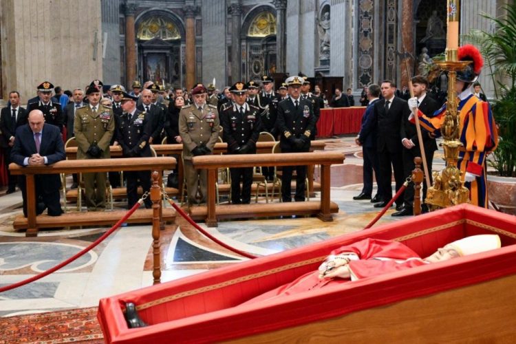 En directo | Más de 50.000 fieles dan su último adiós al papa Francisco en la capilla ardiente - papa francisco 2 750x500 1 En directo | Más de 50.000 fieles dan su último adiós al papa Francisco en la capilla ardiente - papa francisco 2 750x500 1