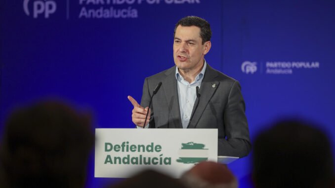 Feijóo y Moreno protagonizan un acto este domingo en Málaga por "la democracia" y en contra de la "corrupción" - rss efeaf19e8717ae082e483ca42fc7abe000a6f8a60a0w 678x381 1 El presidente del Partido Popular de Andalucía, Juanma Moreno, durante la reunión del Comité Ejecutivo Autonómico que los populares celebran hoy lunes en Málaga. EFE/Daniel Pérez.