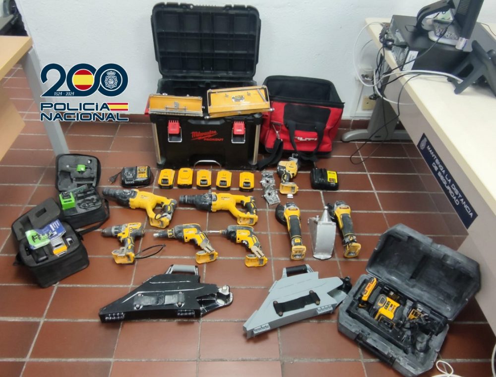 7 detenidos por robos en coches en Fuengirola y Mijas: vendían lo sustraído para comprar droga - 20250512 efectos recuperados en robo en vehiculo 7 detenidos por robos en coches en Fuengirola y Mijas: vendían lo sustraído para comprar droga - 20250512 efectos recuperados en robo en vehiculo