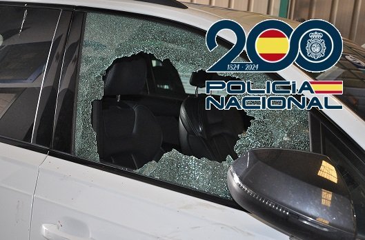 Detenido en Ronda el presunto autor de 13 robos en vehículos cometidos en una misma noche - 20250515 foto coche forzado Uno de los coches robados