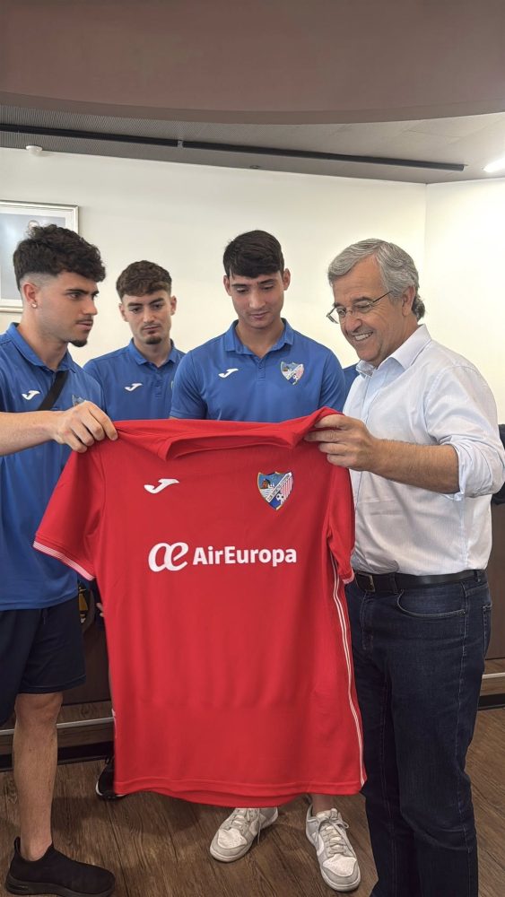El filial del CD Estepona celebra su ascenso a Primera Andaluza con una visita oficial al Ayuntamiento - 497545188 1295932745870678 6411272642440772947 n El filial del CD Estepona celebra su ascenso a Primera Andaluza con una visita oficial al Ayuntamiento - 497545188 1295932745870678 6411272642440772947 n