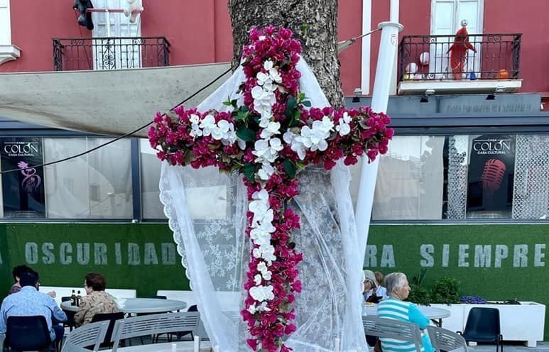 No te pierdas nada de la programación de las Cruces de Mayo de Torremolinos - Cruz de mayo horizontal No te pierdas nada de la programación de las Cruces de Mayo de Torremolinos - Cruz de mayo horizontal