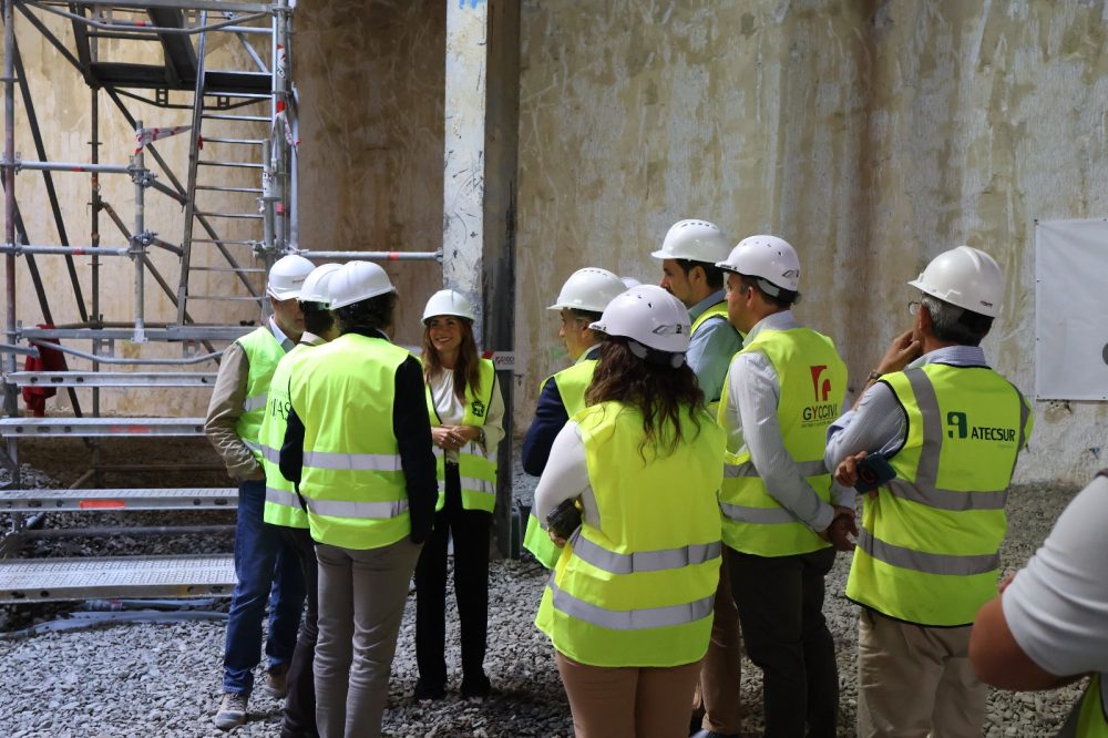 Las obras del aparcamiento de Los Santos en Mijas avanzan al 70% - Parking deLos Santos Visita de la alcaldesa Ana Mata a la obras del parking de Los Santos.