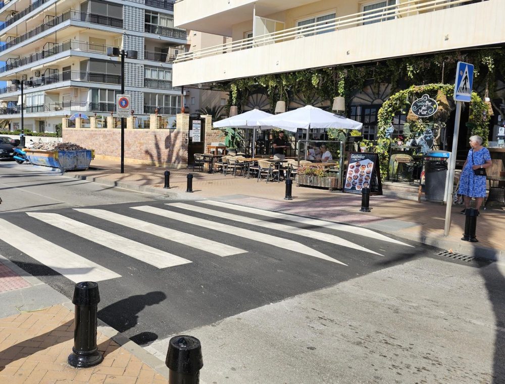 Fuengirola refuerza la seguridad del Paseo Marítimo con tres nuevos pasos elevados - Uno de los pasos elevados que se han instalado en el Paseo Maritimo Uno de los pasos elevados que se han instalado en el Paseo Marítimo de Fuengirola