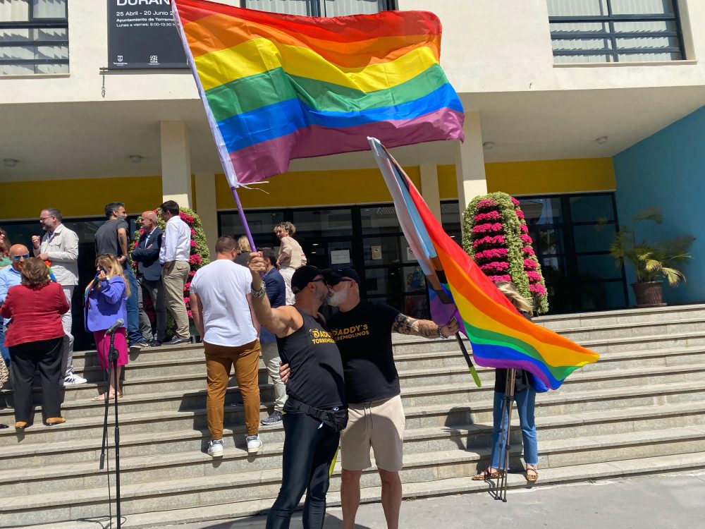 Torremolinos responde al odio con unidad: la ciudad se moviliza contra las recientes agresiones homófobas - WhatsApp Image 2025 05 08 at 12.13.21 1 Torremolinos responde al odio con unidad: la ciudad se moviliza contra las recientes agresiones homófobas - WhatsApp Image 2025 05 08 at 12.13.21 1