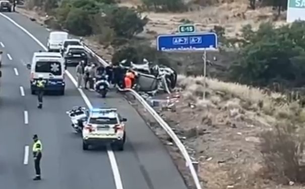 Un coche vuelca en la A-7 a la altura de Fuengirola y deja un conductor atrapado - accidente a7 Imagen del accidente en la A-7 a la altura de Fuengirola.