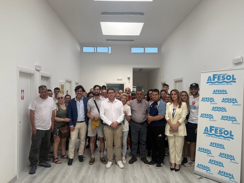 Afesol y Diputación amplían su apoyo a personas con enfermedades mentales en siete municipios - afesol diputacion malaga Visita del Diputado Francisco José Martín a la sede de Afesol en Estepona.