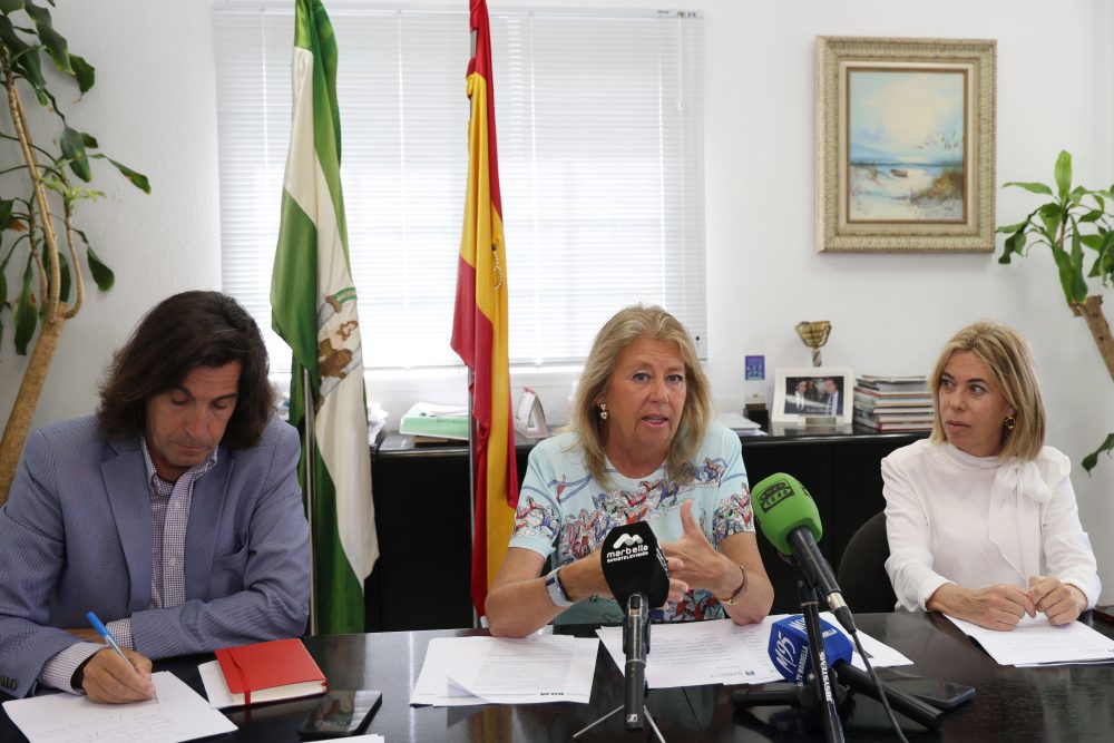 Vivienda a precio justo en Marbella: el Ayuntamiento cede suelo gratis para la construcción de mil pisos - angeles munoz viviendas mil Rueda de prensa de la alcaldesa de Marbella, Ángeles Muñoz, donde anunció la cesión del suelo público para la construcción de mil pisos.