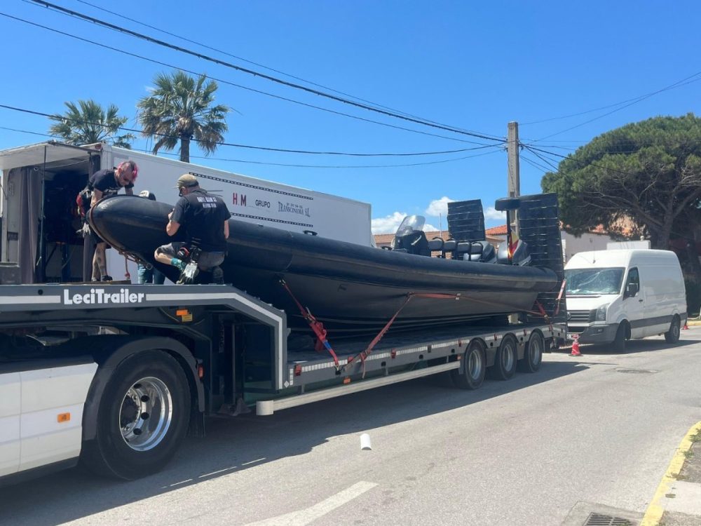 Comienza el rodaje de ‘Marbella’: crimen, narcolanchas y mocro-mafia en la Costa del Sol - narcolancha grabacion marbella Narcolancha que se utilizará como atrezzo para la grabación de la serie 'Marbella' en Palmones. / Noelia García Cortés