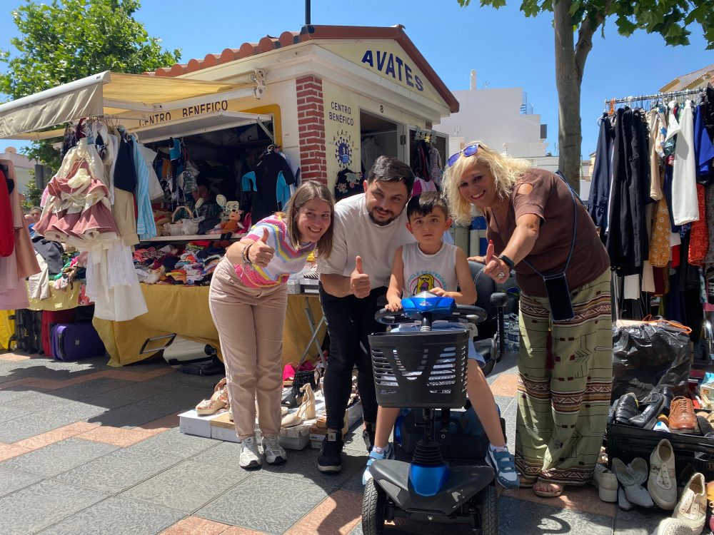 Antonio, el pequeño guerrero de Mijas que ahora rueda hacia sus sueños gracias a una silla eléctrica - pepi paco caravante raquel berlanga antonio Antonio, el pequeño guerrero de Mijas que ahora rueda hacia sus sueños gracias a una silla eléctrica - pepi paco caravante raquel berlanga antonio