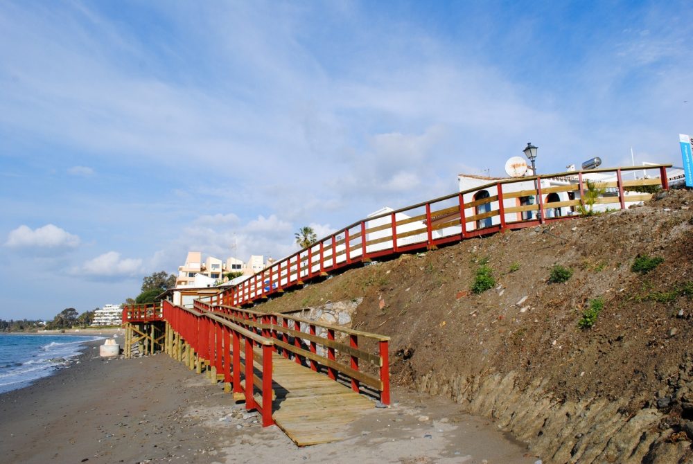 Estepona licita la reparación del tramo del corredor litoral en Playa Bella - Corredor litoral en Playa Bella