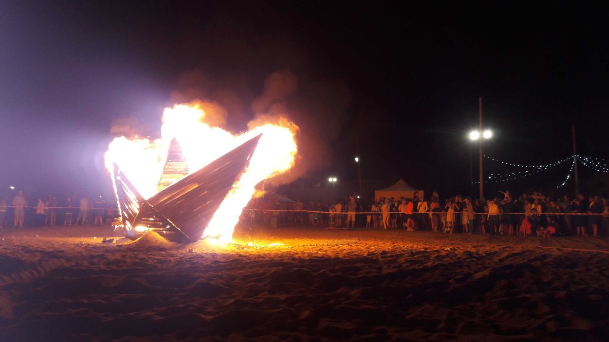 La Noche de San Juan y la Noche de Luna y Sal regresan con una gran programación al verano de Casares - Hogera San Juan Casares Costa Playa Ancha Hoguera San Juan Casares Costa Playa Ancha