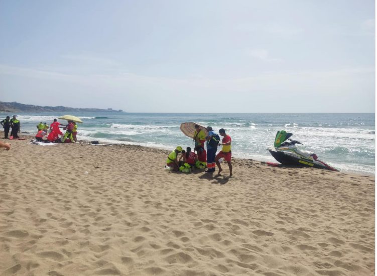 Rescatadas dos personas que estaban a punto de morir ahogadas en Fuengirola - Rescate personas playa fuengirola Rescatadas dos personas que estaban a punto de morir ahogadas en Fuengirola