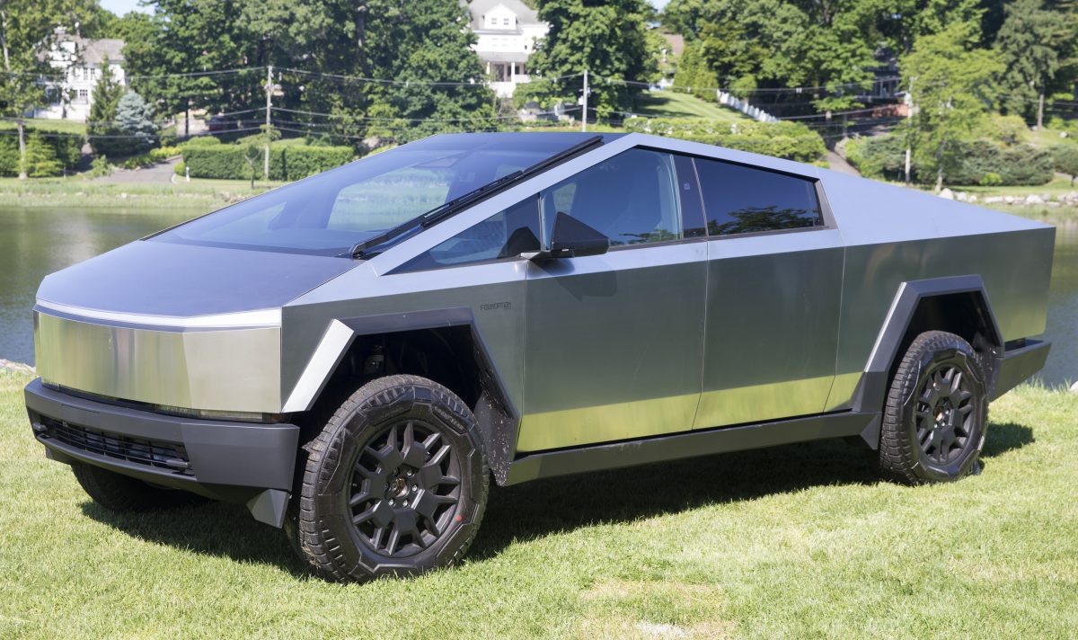¿Qué hace un Tesla Cybertruck circulando por Puerto Banús si está prohibido en Europa? - Tesla Cybertruck Tesla Cybertruck