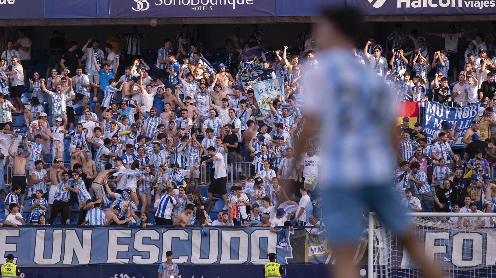 Multas y veto a los estadios para cuatro aficionados del Málaga CF tras los altercados en Almería - malaga cf malaga cf