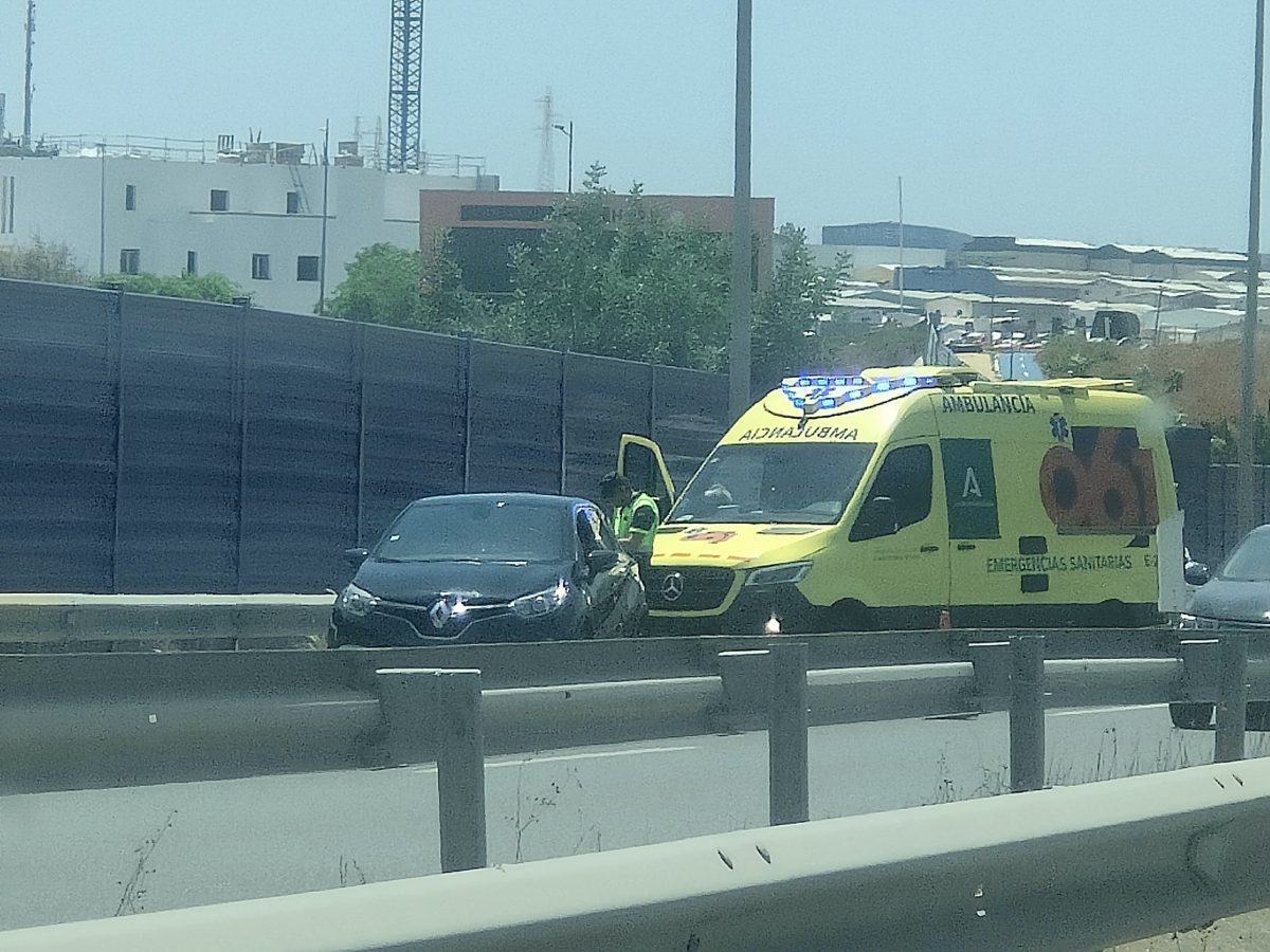 Una colisión múltiple en la A-7 en Estepona colapsa el tráfico dirección Marbella - Accidente a7 estepona marbella Una colisión múltiple en la A-7 en Estepona colapsa el tráfico dirección Marbella - Accidente a7 estepona marbella