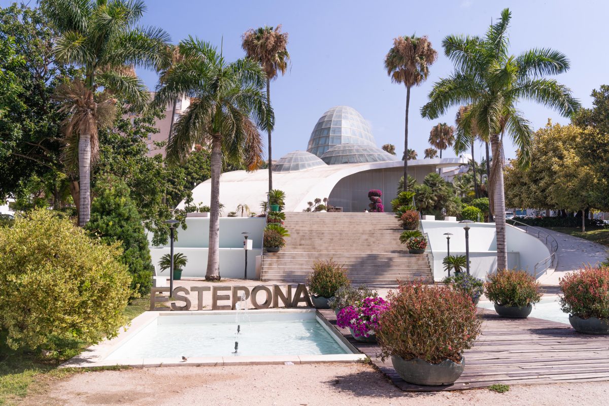 Estepona le da nueva vida al Orquidario con una iluminación pensada para sorprender - Exterior orquidario estepona Exterior orquidario estepona