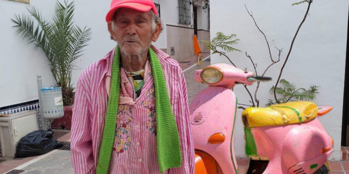 La moto del icónico torero marbellí El Percha regresa a su lugar original - Fotomontaje de El Percha y su moto e1752667073569 FotomontajeEl Percha moto