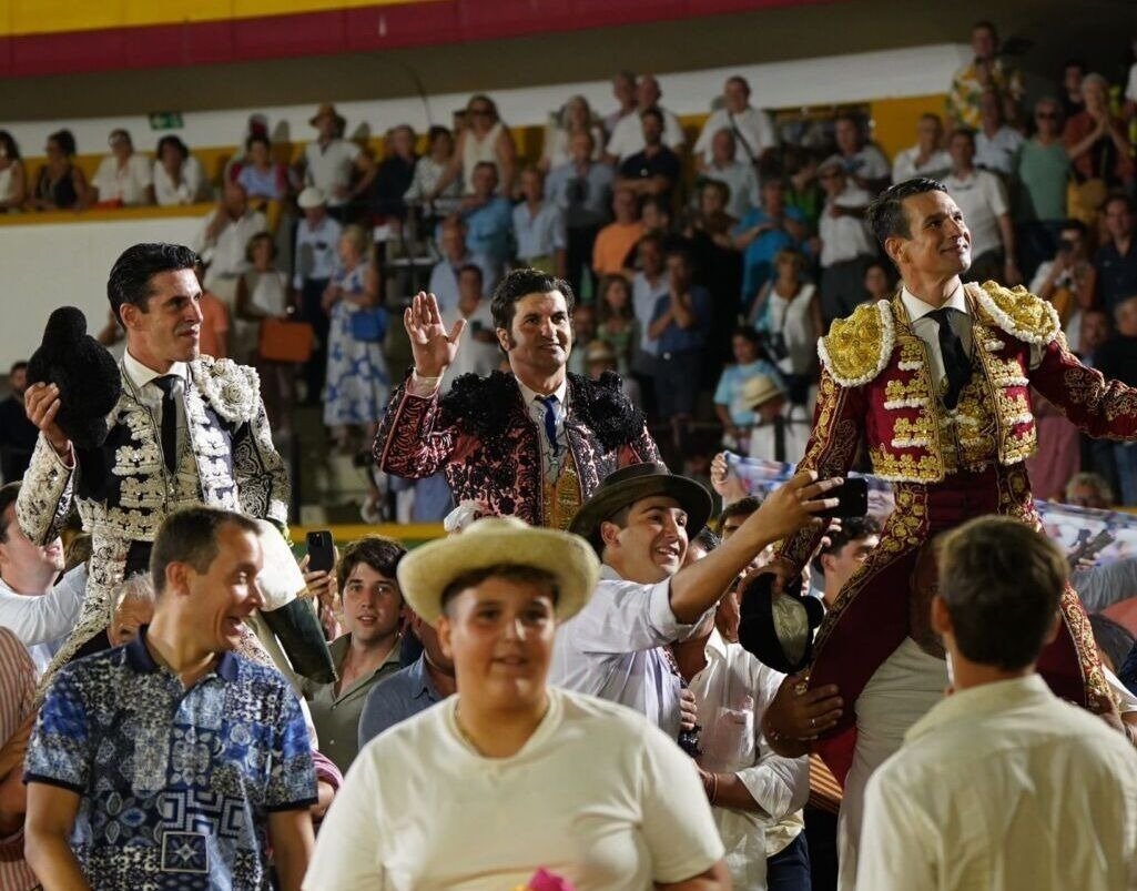 Talavante corta un rabo, Morante lo borda y Manzanares embruja a Estepona - Imagen de WhatsApp 2025 07 07 a las 11.29.28 cf6b11d2 Talavante, Morante y Manzanares en Estepona.