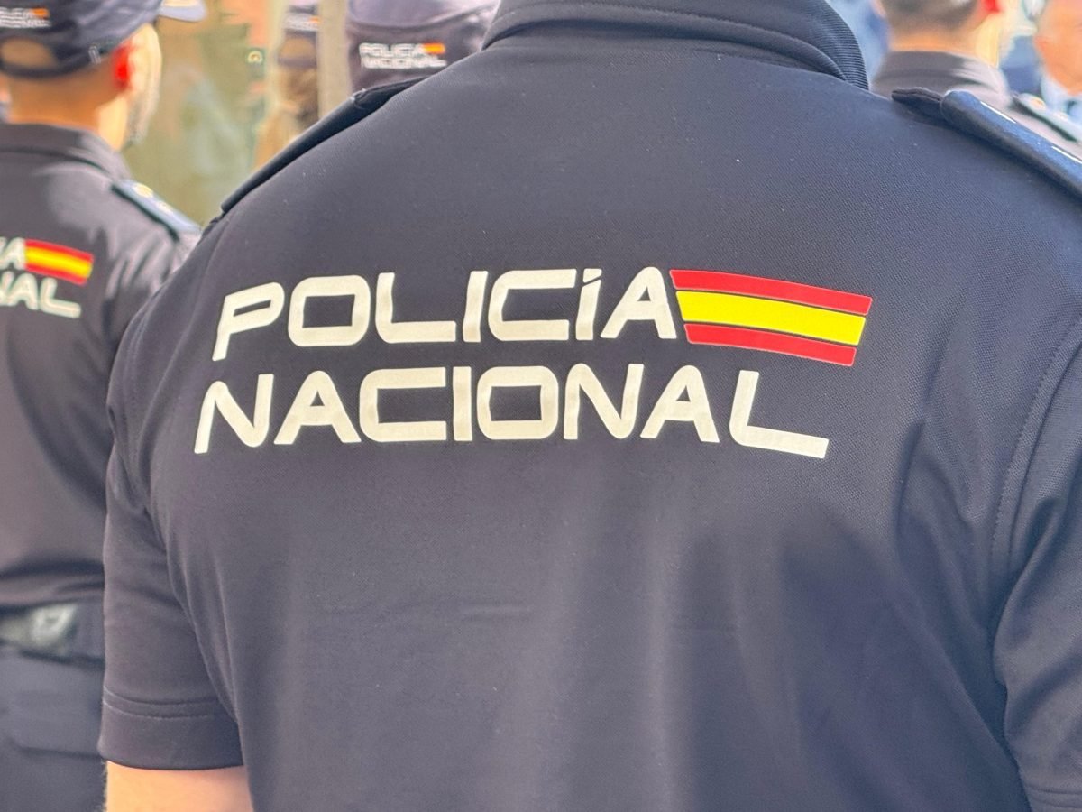 Un policía fuera de servicio detiene a un ladrón tras robar un Cartier y un bolso de lujo en San Pedro - policia nacional Un policía fuera de servicio detiene a un ladrón tras robar un Cartier y un bolso de lujo en San Pedro