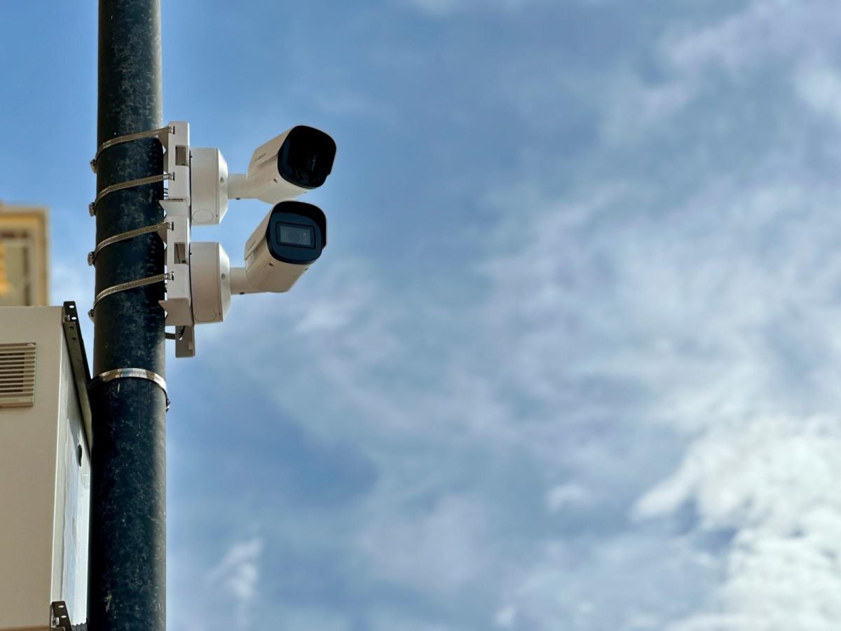 Así será el ‘Gran Hermano’ de Mijas: más de 150 cámaras para vigilar calles, tráfico y accesos las 24 horas - Dos de las camaras de videvigilancia que se han instalado den Fuengirola Dos de las cámaras de videvigilancia que se han instalado den Fuengirola